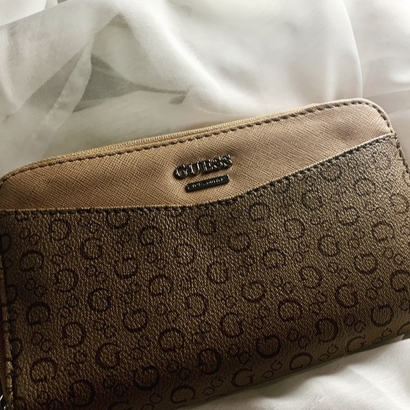 Spacious Guess Wallet - Picture 1 of 10